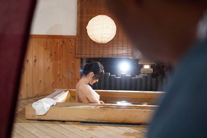 Bố chồng hồi xuân loạn luân cùng con dâu dâm đãng khi đang tắm